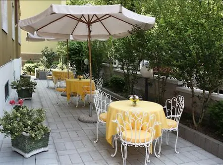 Moderna Hotel 3*